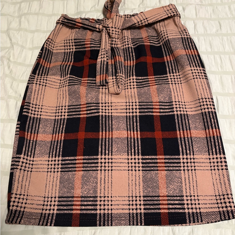 Chic Plaid Pencil Skirt in Pink and Black